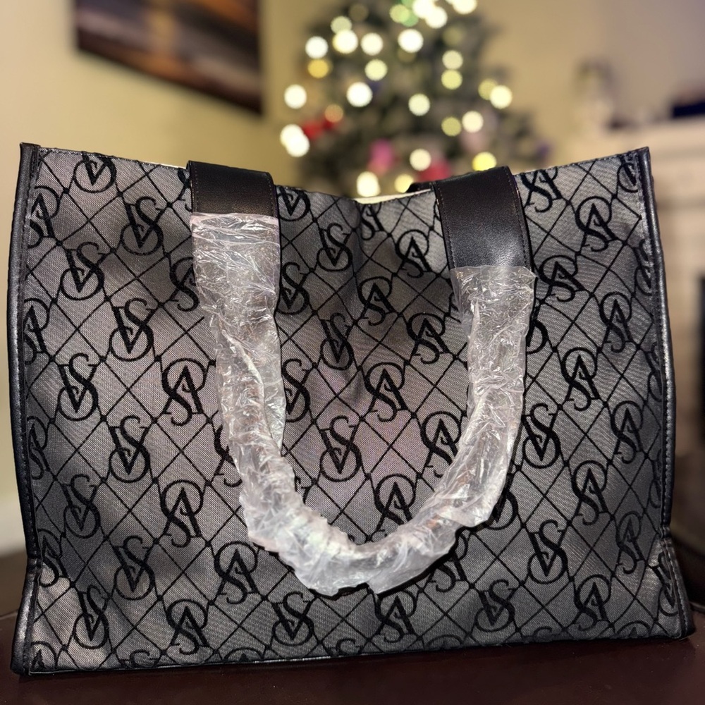 New Victoria’s Secret Black Tan Quilted Mesh Monogram Tote Bag Signature VS Logo - Picture 2 of 10